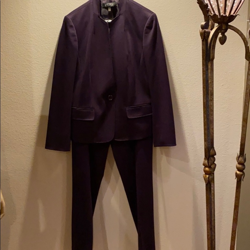 Woman’s purple pants suit size 12 Kasper lined
